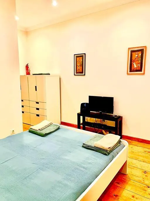 Cozy Studio In Stª Catarina Лиссабон